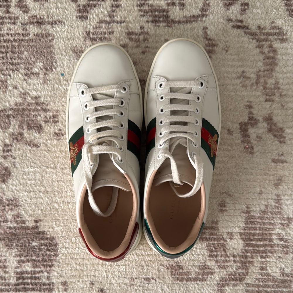 Gucci Cream Sneakers with Green and Red Accents